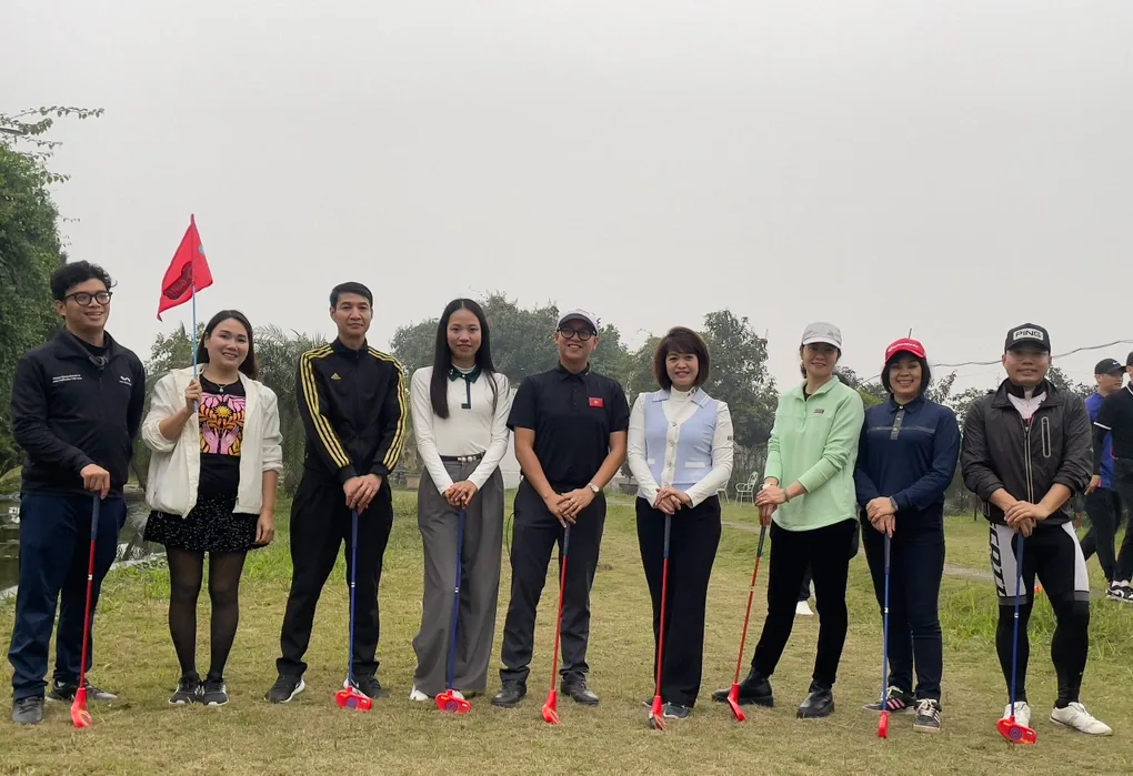 Đào tạo giáo viên và hướng dẫn golf cho học sinh