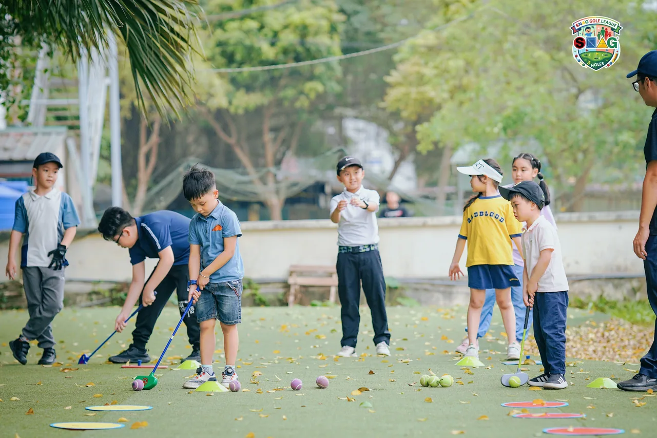 Golf là một bài tập thể dục vô cùng hiệu quả cho trẻ em